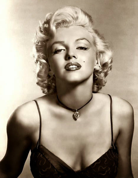 Marilyn Monroe in her bra 1950's  Marilyn monroe photos, Marilyn monroe,  Marilyn