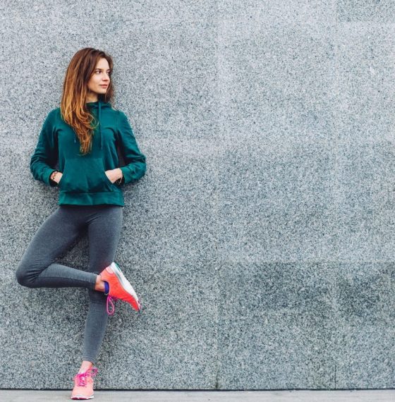 How to dress athleisure for winter hikes & running