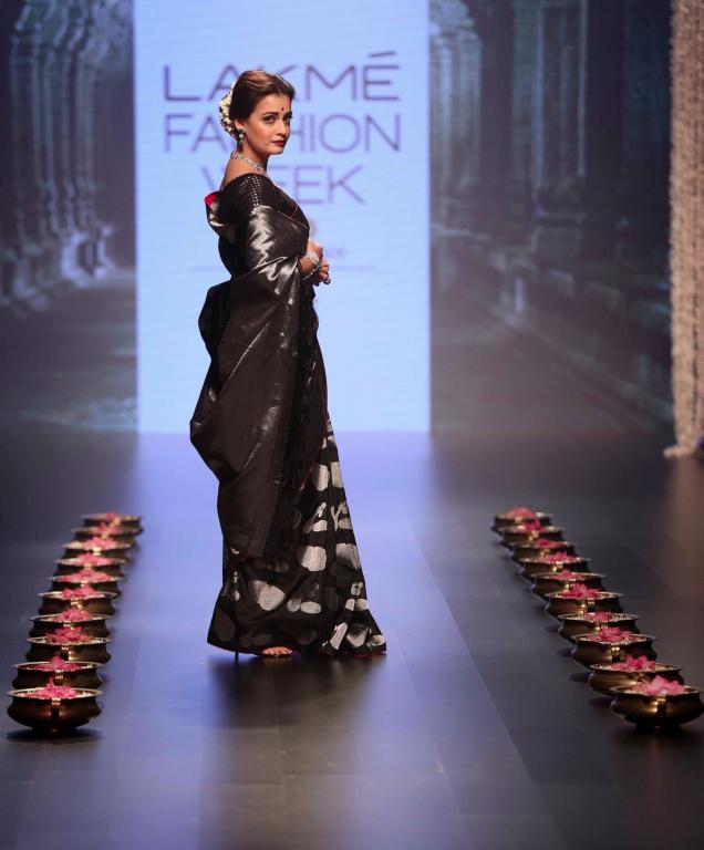 Tulsi_Silks_Payal_Singhal_Lakme_Fashion_Week_Style