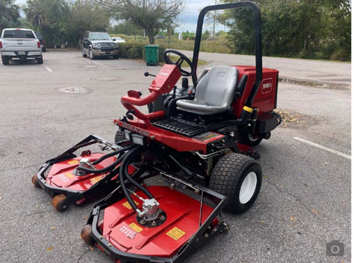 Toro Groundsmaster 3500-D is a powerful rough mower suitable for mowing in all terrains with its ability to shift the rotary decks from side to side