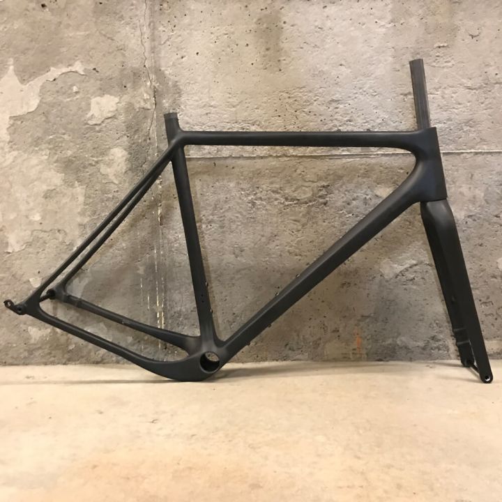 The OPEN U.P. Unbeaten Path Gravel Frameset (Ready to Paint) is a blank canvas, ready to become your dream bike. Choose our custom two-tone paint option (+$300) to select your frame color and logo color, in gloss or satin finish options