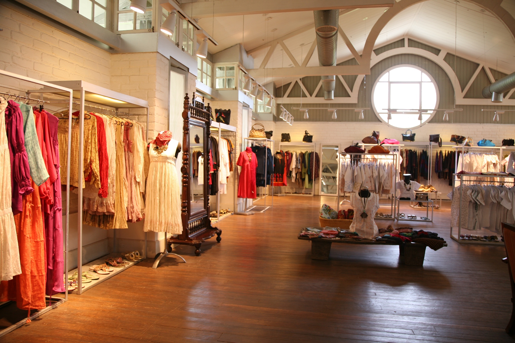upstairs_boutique